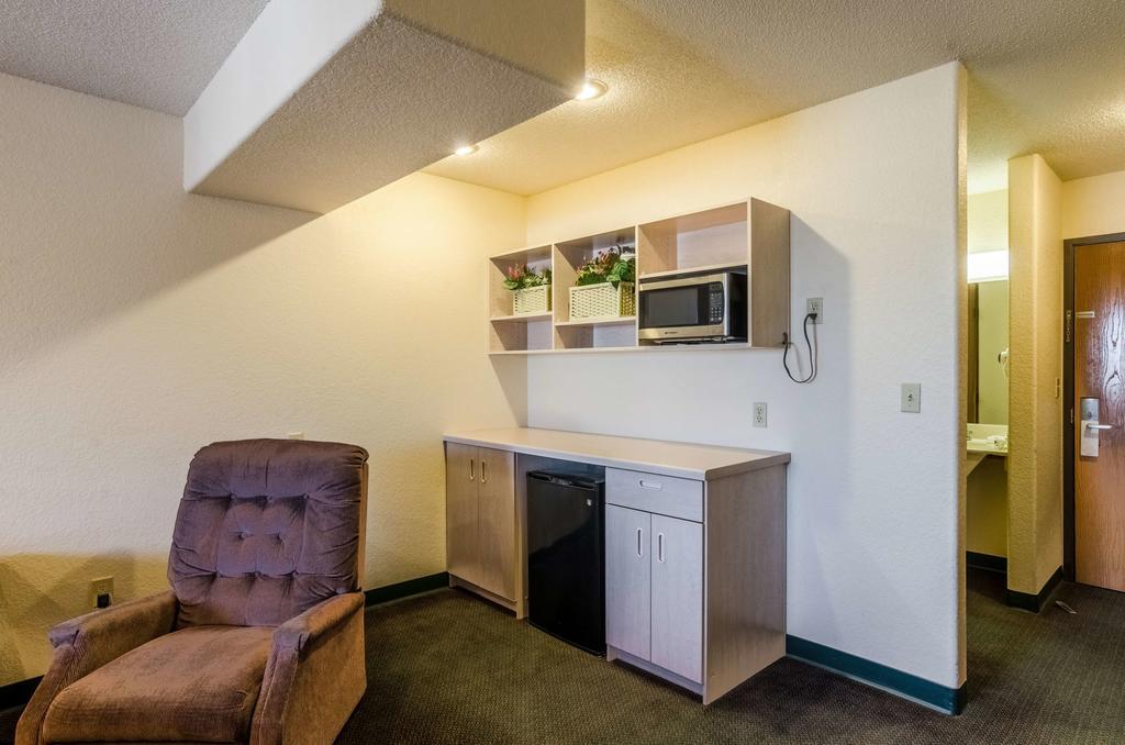 Travelodge By Wyndham シャドロン エクステリア 写真